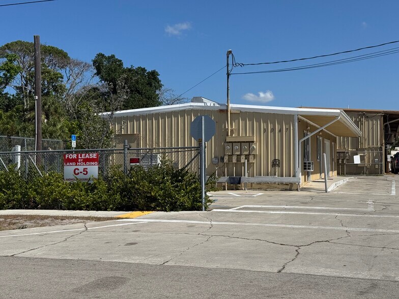 More Photos Of 3047 Terrace Ave, Naples Warehouse For Lease