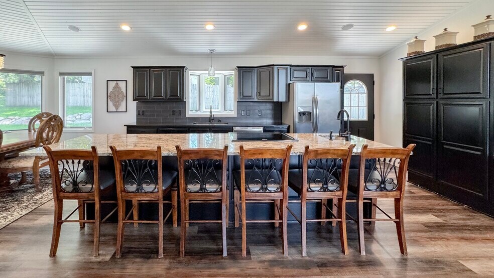 More Photos Of 203 Frank Ave NW, Elysian Specialty For Sale