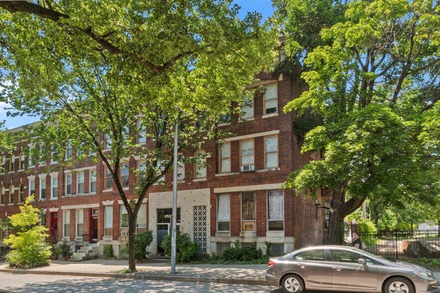 More Photos Of 2530 N Calvert St, Baltimore Office Residential For Sale