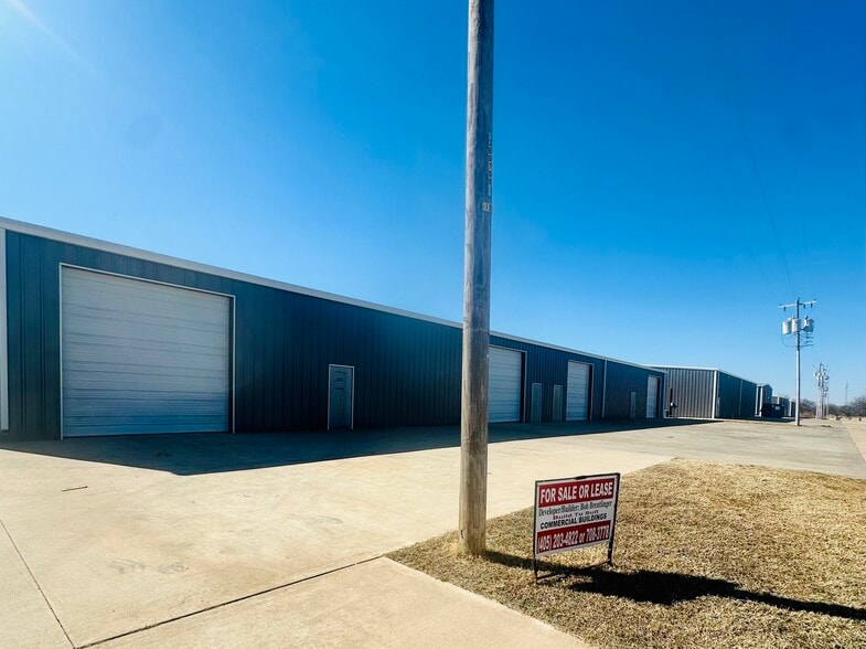 Primary Photo Of 220 Silver Ln, Edmond Warehouse For Lease