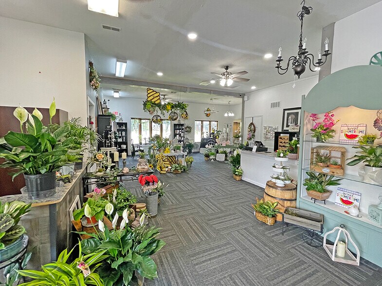 More Photos Of 200 Collinsville Rd, Troy Warehouse For Lease