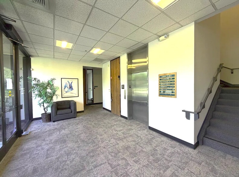 More Photos Of 3775 N Freeway Blvd, Sacramento Serviced Offices For Lease