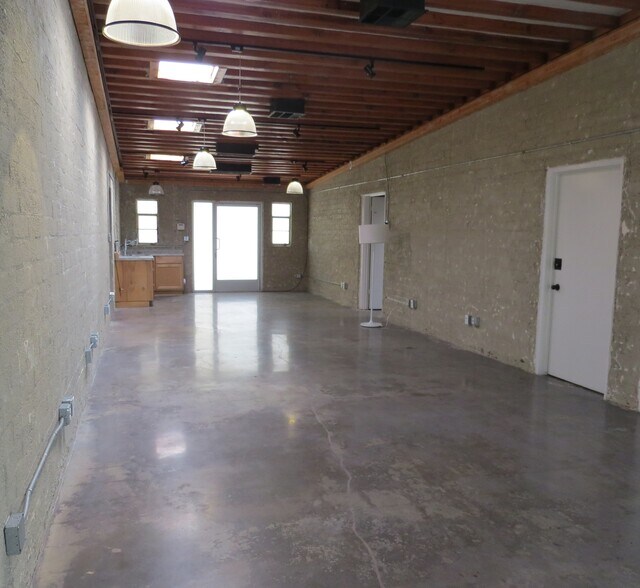 More Photos Of 1601-1605 Victory Blvd, Glendale Loft Creative Space For Sale