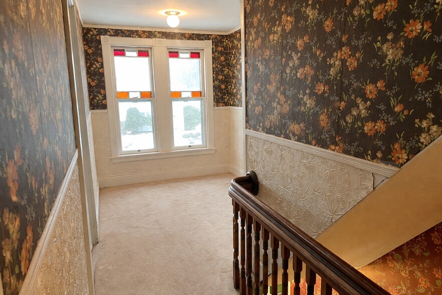 More Photos Of 8 W High St, East Hampton Office For Sale
