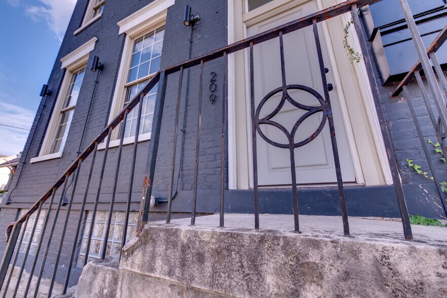 More Photos Of 209 E 4th St, Covington Office For Lease