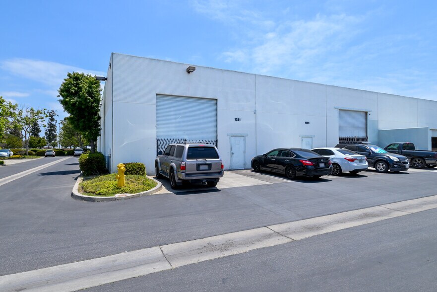 More Photos Of 1251-1271 Vanguard Dr, Oxnard Warehouse For Lease