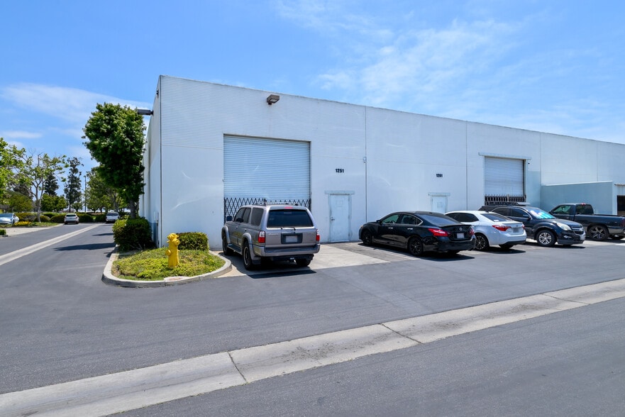 More Photos Of 1251-1271 Vanguard Dr, Oxnard Warehouse For Lease