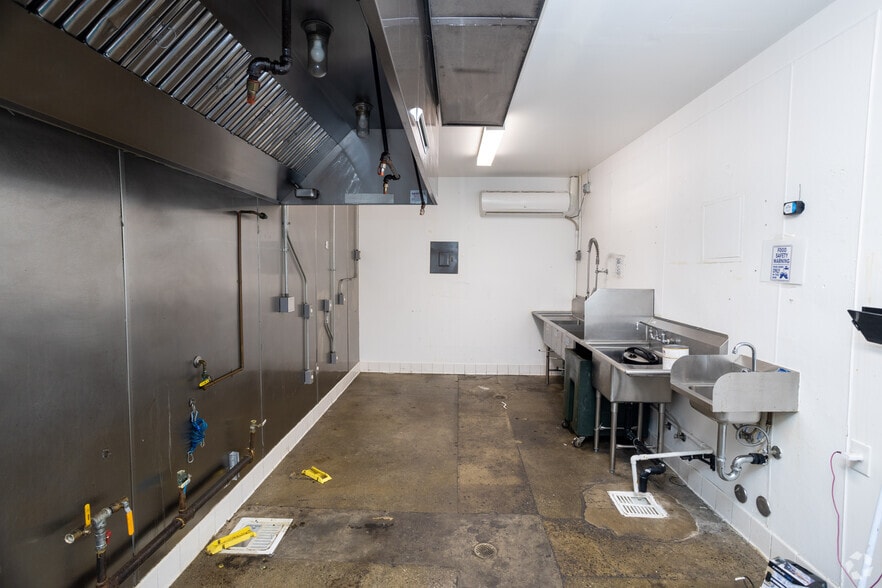 More Photos Of 1840-1842 W Washington Blvd, Los Angeles Warehouse For Lease