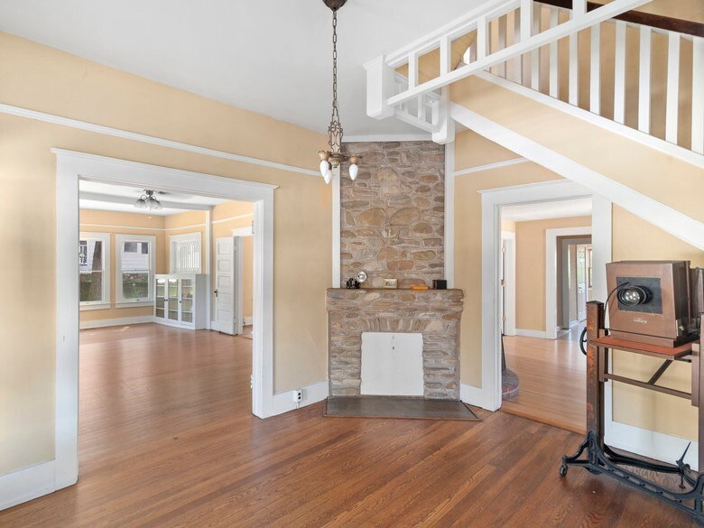 More Photos Of 99 Walnut St, Waynesville Office Residential For Sale