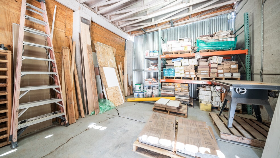 More Photos Of 680 N Golden Key St, Gilbert Warehouse For Lease