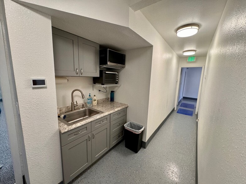 More Photos Of 3420 S Brady Ct, Englewood Light Distribution For Lease