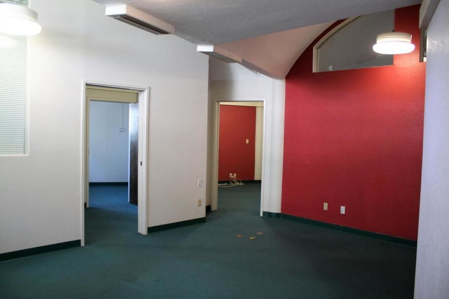 More Photos Of 316 W F St, Oakdale Storefront Retail Office For Sale