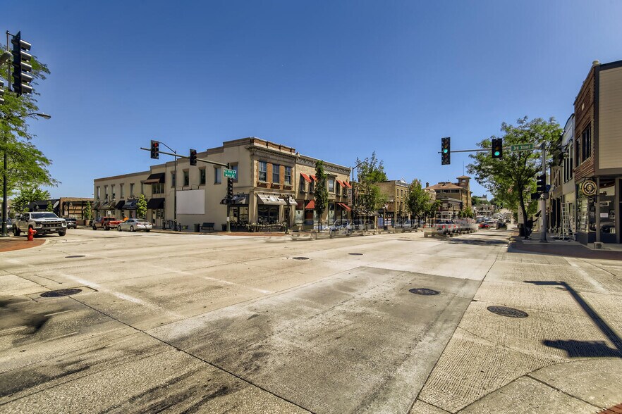 More Photos Of 312 W Main St, St Charles Restaurant For Lease