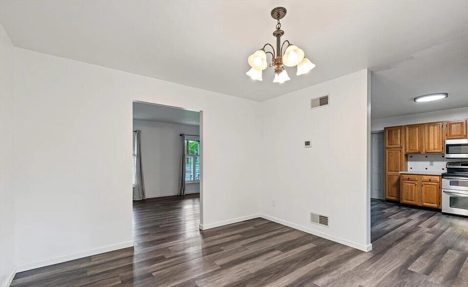 More Photos Of 585 Westbrooke Dr, Elizabethtown Specialty For Sale