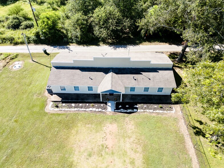 More Photos Of 4095 SE I 10 Frontage Rd, Sealy Medical For Sale