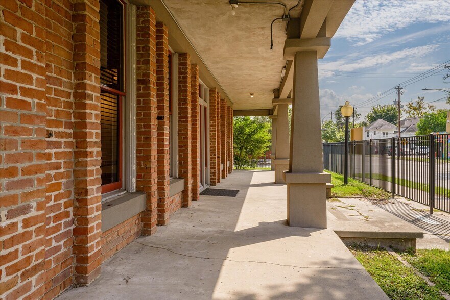More Photos Of 119 E 20th St, Houston Office Residential For Sale