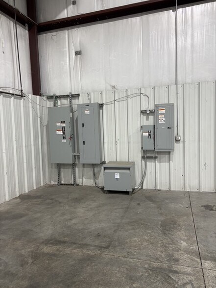 More Photos Of 9708 NW 6th St, Oklahoma City Distribution For Lease