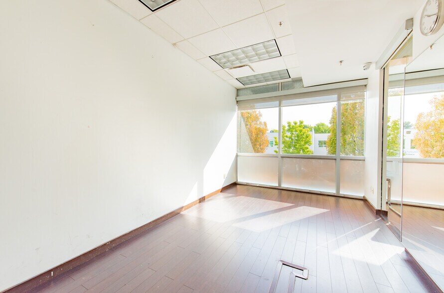 More Photos Of 8600 Cambie Rd, Richmond Medical For Lease