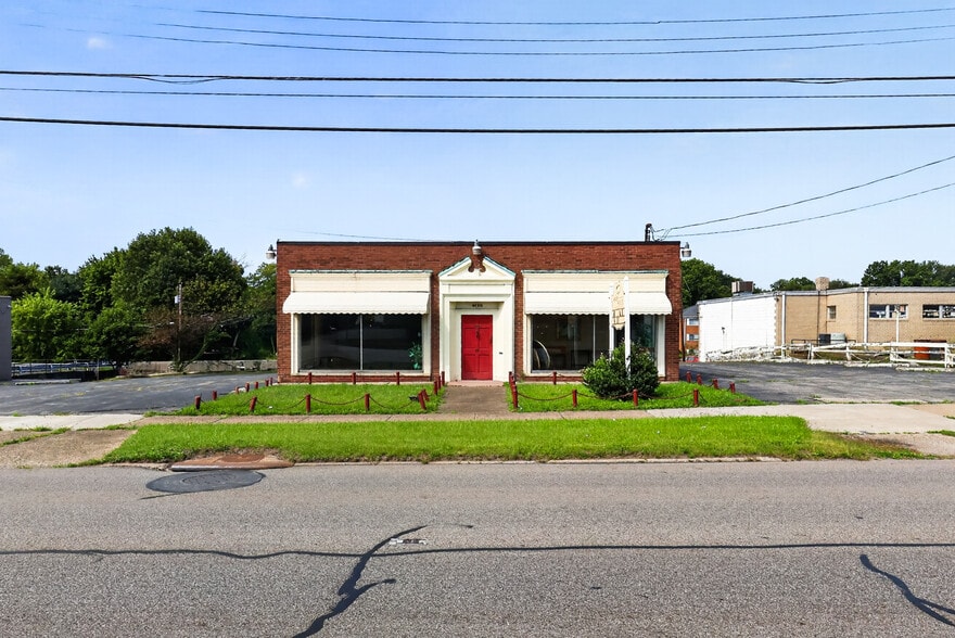 More Photos Of 4120 Market St, Youngstown Freestanding For Sale