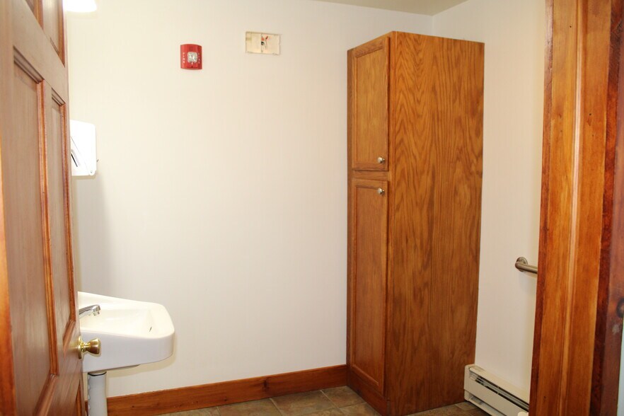 More Photos Of 716 New Brunswick Ave, Phillipsburg Freestanding For Lease