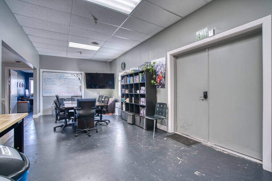 More Photos Of 2805 Wilderness Pl, Boulder Manufacturing For Lease