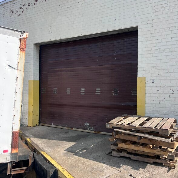 More Photos Of 717-721 3rd Ave, Mount Vernon Warehouse For Lease