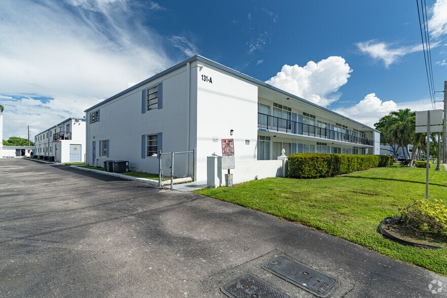 More Photos Of 3870 N Andrews Ave, Oakland Park Apartments For Sale