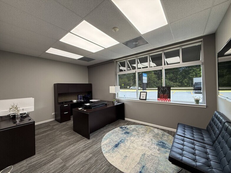 More Photos Of 777 E Algonquin Rd, Algonquin Storefront Retail Office For Lease