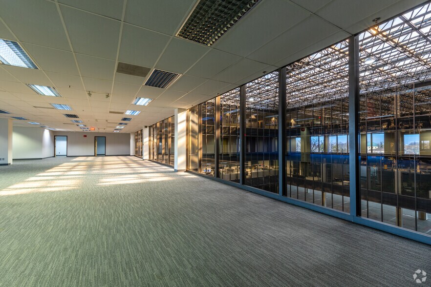 More Photos Of 25200 Telegraph Rd, Southfield Office For Lease