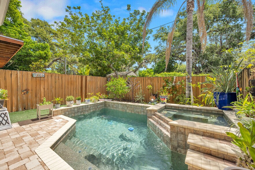 More Photos Of 429 2nd St S, Safety Harbor Specialty For Sale