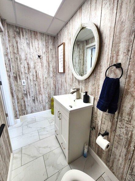 More Photos Of 7511 Leavenworth Rd, Kansas City Auto Repair For Sale