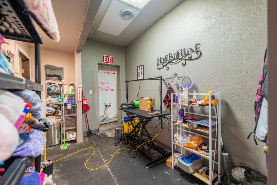 More Photos Of 733-735 Allegheny River Blvd, Verona Storefront For Sale