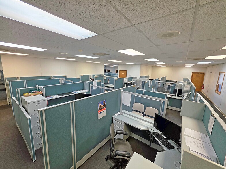 More Photos Of 100 Prushnok Dr, Punxsutawney Office For Sale