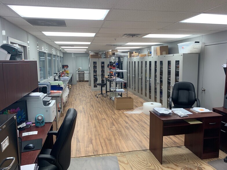 More Photos Of 301-315 Camars Dr, Warminster Township Light Manufacturing For Sale