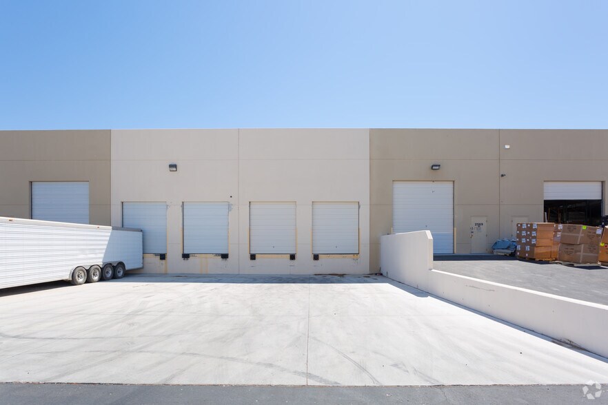 More Photos Of 2555-2571 E Washburn Rd, North Las Vegas Manufacturing For Sale