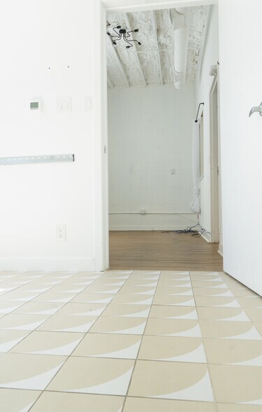 More Photos Of 1401 E Cesar Chavez St, Austin Auto Repair For Lease