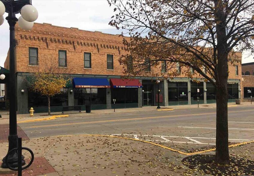 More Photos Of 1119-1143 4th St, Sioux City Storefront Retail Office For Sale