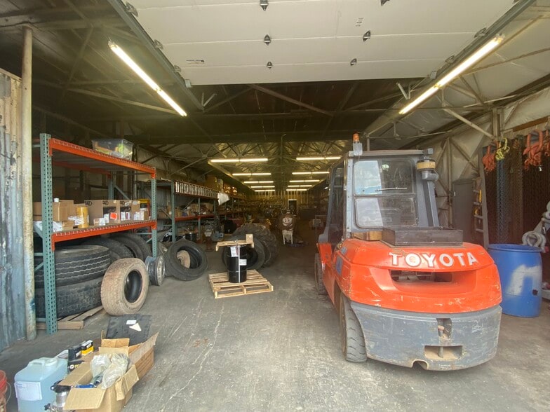 More Photos Of 1100 S Eastern Ave, Oklahoma City Light Manufacturing For Sale