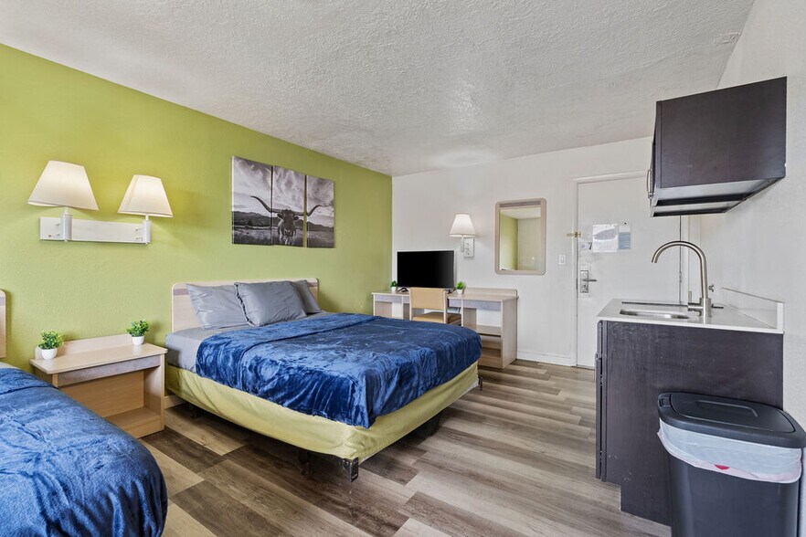 More Photos Of 261 Bear River Dr, Evanston Hotel For Sale