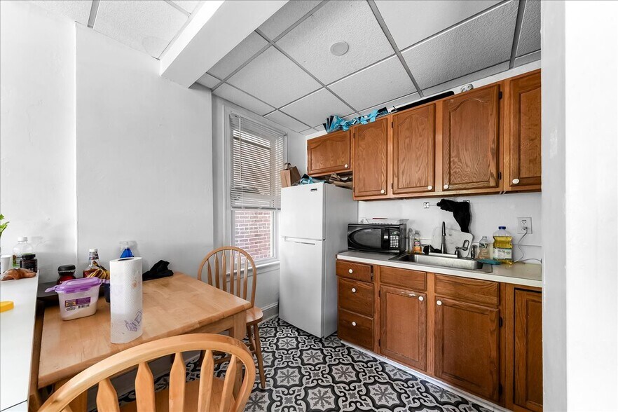 More Photos Of 13-15 S Chester Rd, Swarthmore Storefront Retail Residential For Sale