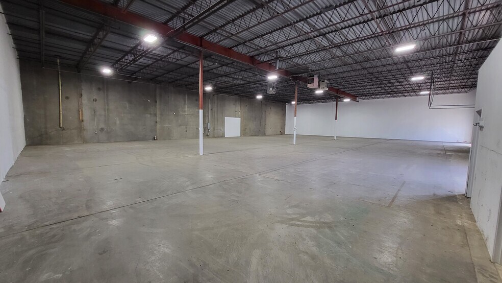 More Photos Of 2875-2885 S Santa Fe Dr, Englewood Warehouse For Lease
