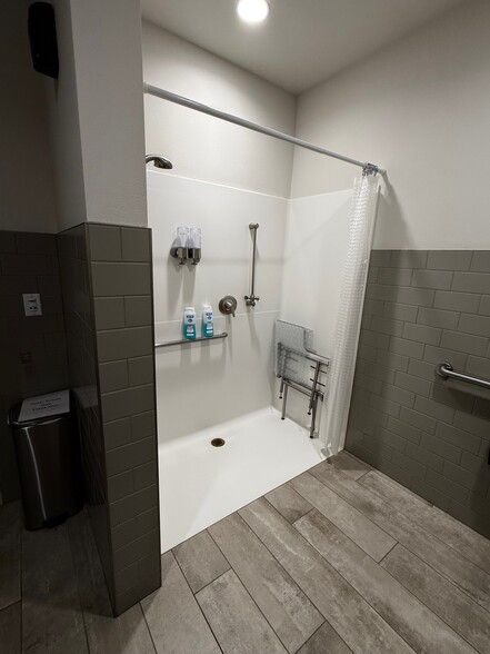 More Photos Of 1025 2nd St NW, Salem Medical For Sale