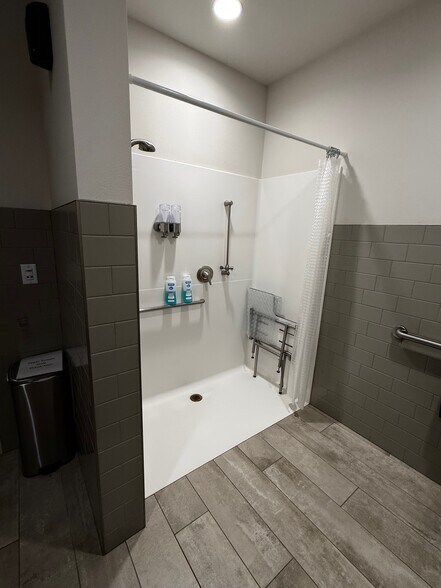 More Photos Of 1025 2nd St NW, Salem Medical For Sale