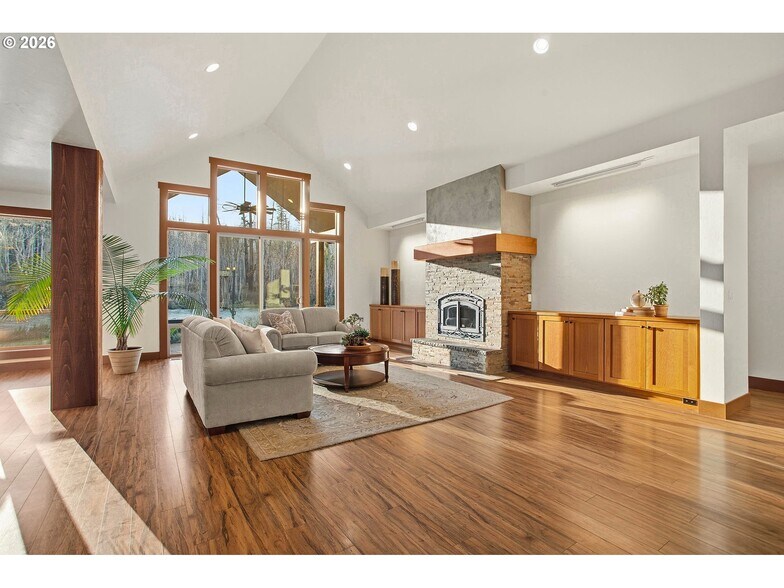 More Photos Of 49164 McKenzie Hwy, Vida Lodge Meeting Hall For Sale