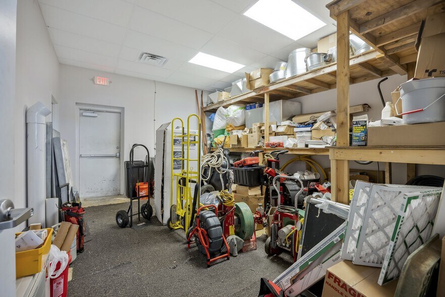 More Photos Of 7308 Shallowford Rd, Chattanooga Storefront Retail Office For Lease