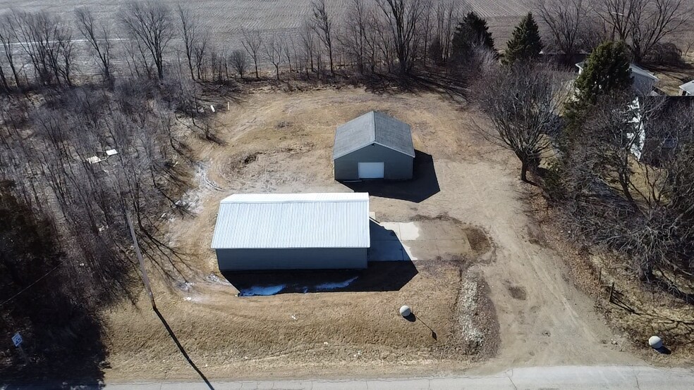 More Photos Of 3803 Rockport Rd, Janesville Flex For Sale