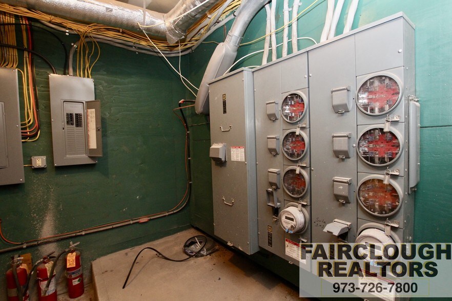 More Photos Of 430 Front St, Belvidere Hotel For Sale