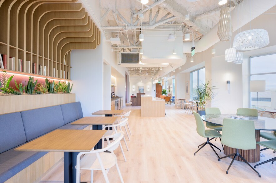 More Photos Of 15051 N Kierland Blvd, Scottsdale Coworking Space