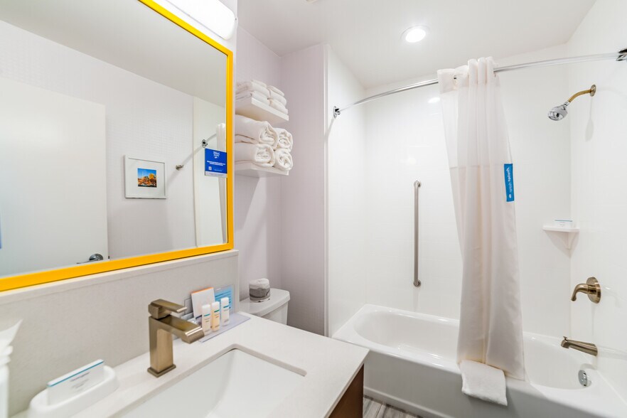 More Photos Of 5793 Greenwich Rd, Virginia Beach Hotel For Sale