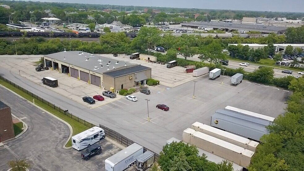 More Photos Of 2725 Shermer Rd, Northbrook Truck Terminal For Lease